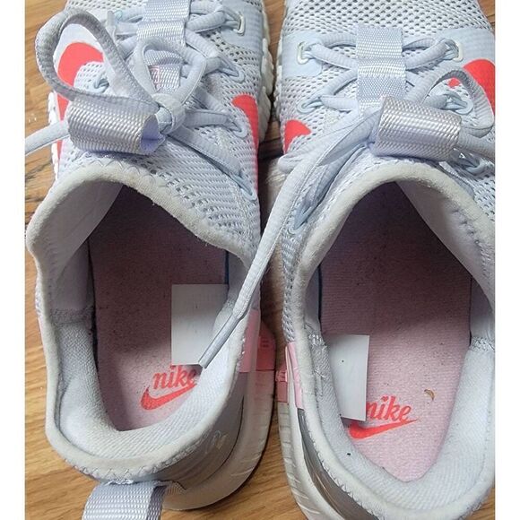 Nike Women's Metcon 3 Training Shoe 12 - Picture 3 of 8